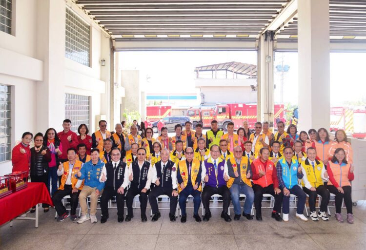 九登、鉅立、通用不銹鋼共同捐贈氣瓶空氣灌充機-助中市消防局提升救災量能