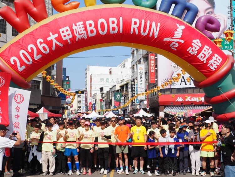 遶境前暖身-大甲媽bobi-run首度海線開跑-吸2800名跑者「芋頭米粉」吃到飽