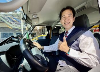 輪椅也能安心上車！中市推通用計程車　載長者返鄉團聚