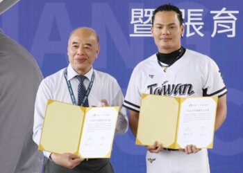 國防部長守護中捷！張育成接任中捷安全大使-聯名icash-2.0重磅登場