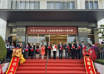 登陽建設捐贈高頂救護車　強化台中「雙軌救護」守護黃金救命時間