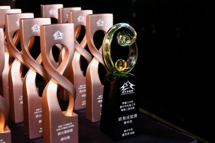 感謝守護城市的溫暖力量-中市社會局表揚61位績優社工與團體