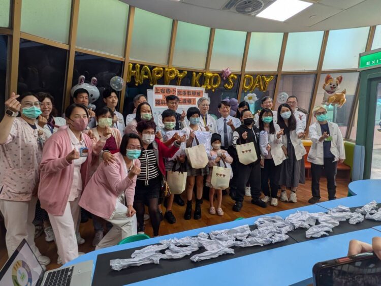 創意壽司與繪本導讀送祝福-中市教育局推床邊教學陪童暖過兒童節
