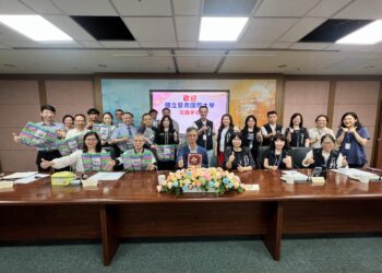 中市地稅局ai智慧客服獲獎無數-暨南大學準博士成團參訪