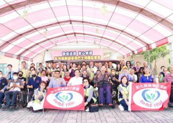 影音/在地企業三方攜手「關懷送暖,愛心無礙」 捐贈彰脊無障礙會務巴士