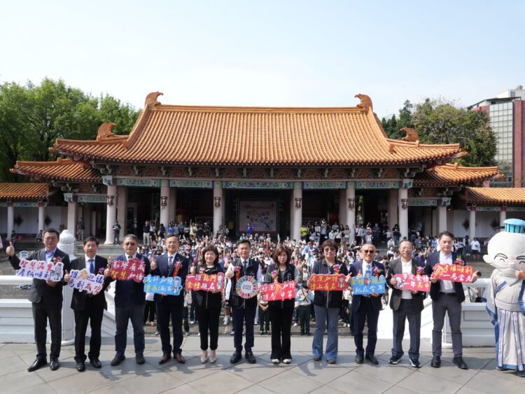 考前衝刺最強祝福！-台中孔廟「朱筆加持」為考生添好運