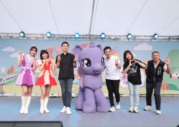 全台首座-5-公尺「彩虹小馬」降臨台中夏綠地-新聞局長攜手yoyo家族、紫悅揭開派對