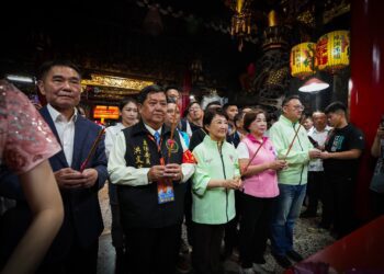 「粉紅超跑」白沙屯媽祖徒步北港進香啟程-盧市長赴拱天宮恭請登轎-祈願兩岸和平、台灣安全