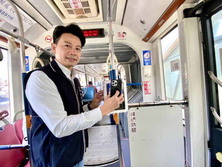 手機就是交通卡！台中市民限定乘車碼突破6.2萬人綁定-輕鬆搭公車捷運