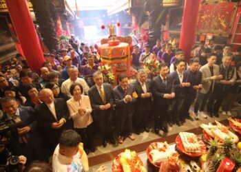 大甲媽今晚起駕遶境賜福-黃副市長恭請上轎祈願台灣國泰民安