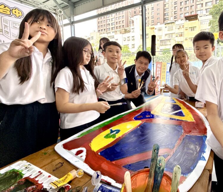 台中交通新主張!結合國際ip彩繪校園 讓交通安全從小扎根