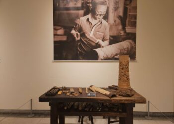 中市傳統竹雕保存者陳春明紀念展登場　經典〈竹林七賢〉展現刀工生命力