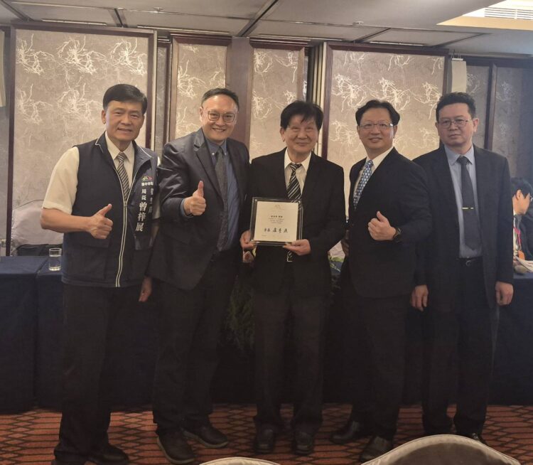 守護台中笑容!鄭副市長頒獎致敬46位資深牙醫師