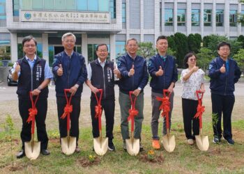 響應世界地球日-中市環保局攜手台水植樹-固碳綠化給水廠