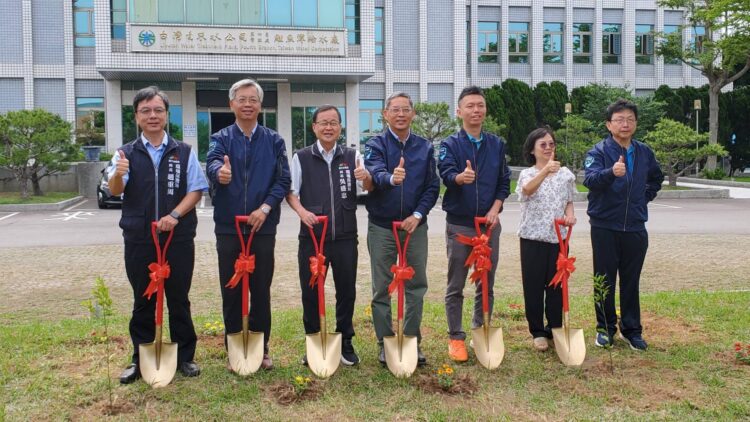 響應世界地球日-中市環保局攜手台水植樹-固碳綠化給水廠