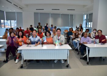 詩人張芳慈客語詩集《爧》震懾人心-中市客委會主委讚譽：客家文學登峰之作