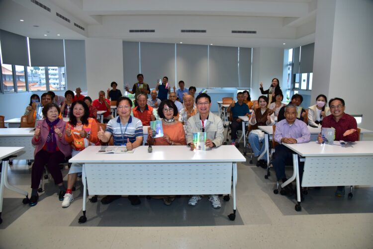 詩人張芳慈客語詩集《爧》震懾人心-中市客委會主委讚譽：客家文學登峰之作