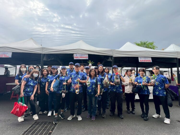 綠意上身帶頭做　中市環保局設攤宣導「廣植栽、廣植林」-邀市民加入改善空品行列