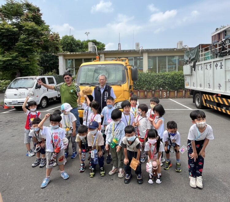 小小環保尖兵出任務-五權幼兒園參訪中市北區清潔隊