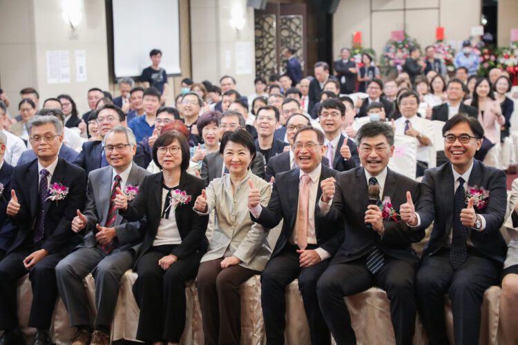 台中律師公會理事長交接-盧市長親出席感謝守護市民權益