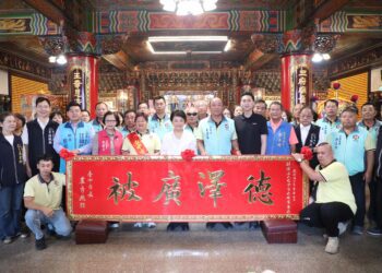 台中水安宮百年香火守護南屯-盧市長贈匾「德澤廣被」感謝護佑鄉里