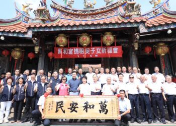 媽祖慈暉保平安！萬和宮上千名契子女回宮祈福-盧市長贈匾「萬和安民」感謝守護地方