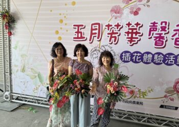 行銷在地花卉共度溫馨五月！中市農業局舉辦母親節diy插花體驗教學活動