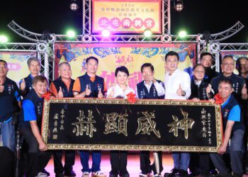 「台中媽祖文化節」北屯南興宮開演-盧市長贈匾「神威顯赫」祈福香火永傳