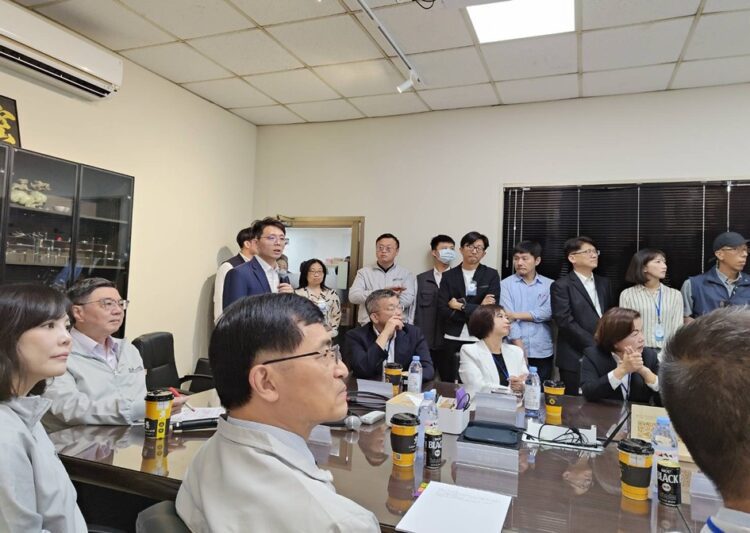 行政院長率團參訪台中企業-中市經發局：ai助攻產業升級-展現「黑手變金手」實力