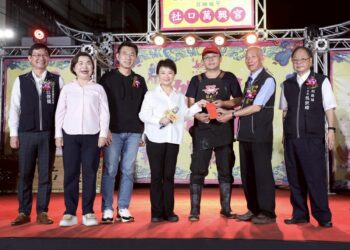 社口萬興宮近三百年香火護佑神岡-盧市長贈匾「德佑澤被」感謝守護鄉里
