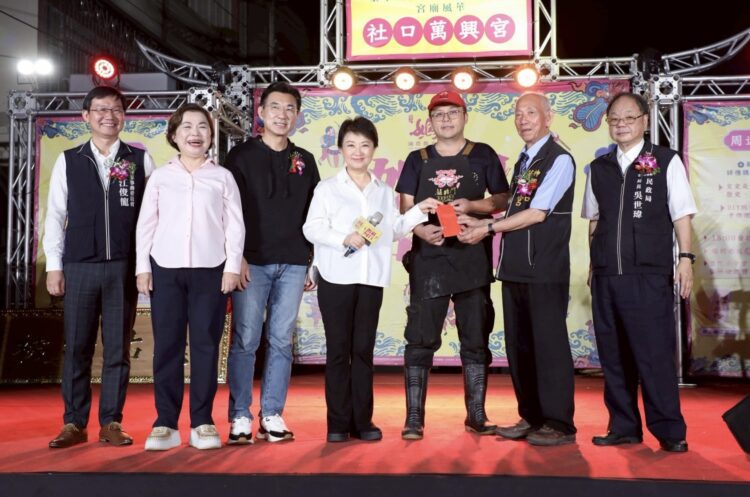 社口萬興宮近三百年香火護佑神岡-盧市長贈匾「德佑澤被」感謝守護鄉里