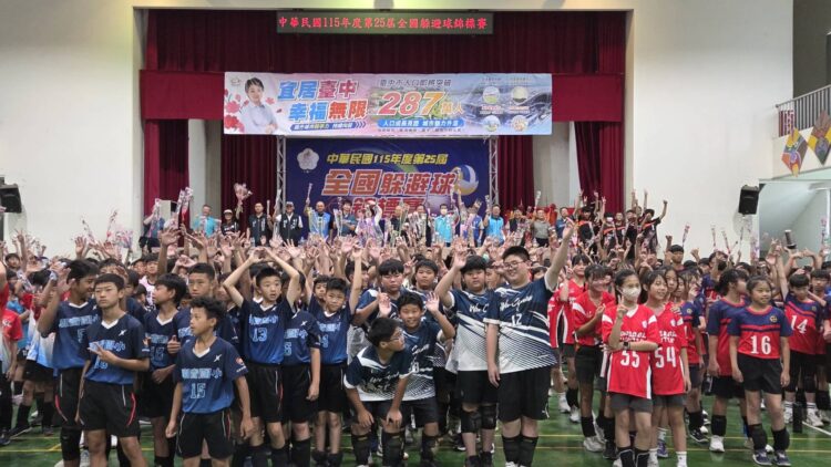 全國躲避球錦標賽台中熱血開打-287朵康乃馨傳遞母親節溫情