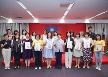 五度蟬聯全國第一！台中閱讀績優勇奪18獎-盧市長公開表揚