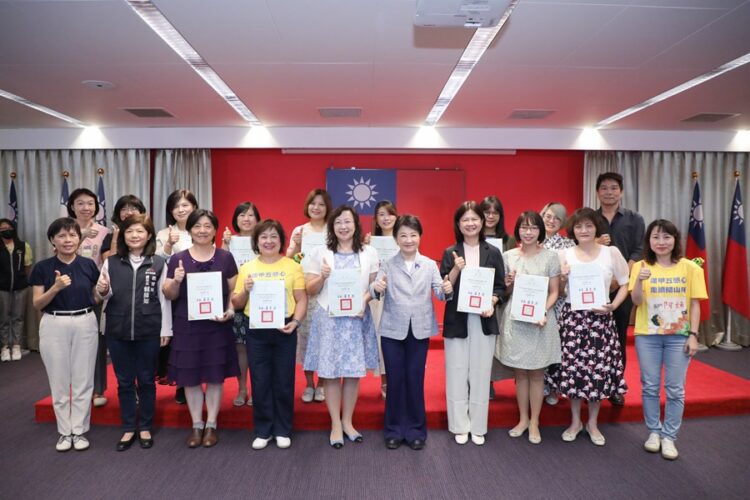 五度蟬聯全國第一！台中閱讀績優勇奪18獎-盧市長公開表揚