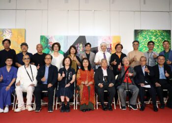 「傘壽能量」鐘有輝創作展登場-以層疊版印與自然能量-展現八十藝術生命力