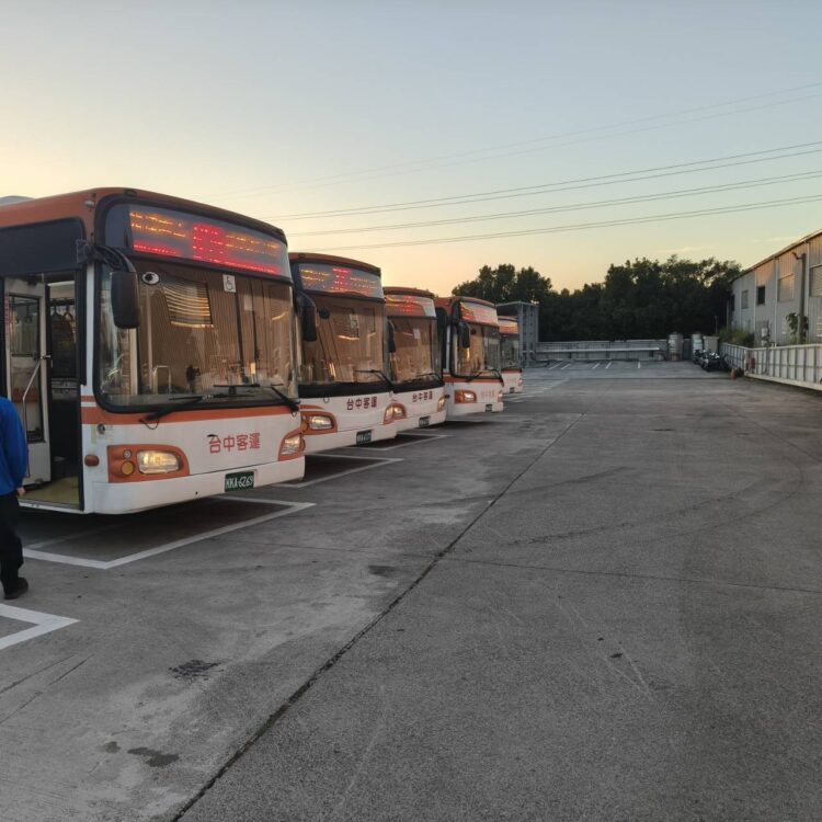 中市市區公車評鑑出爐！和欣客運、睿奕交通獲優等-交通局：獎優罰劣強化行車安全與服務品質