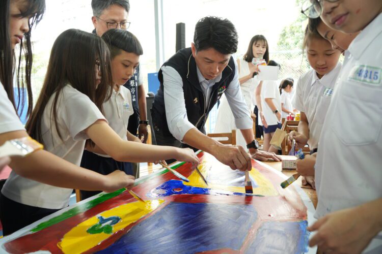 城市新體驗、安全遊台中！交通局攜手學童彩繪-為校園交通安全加分