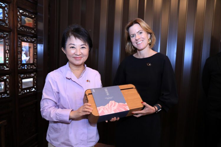 英國在台辦事處包瓊郁代表再度來訪-盧市長以茶會友-暢談施政八年心得