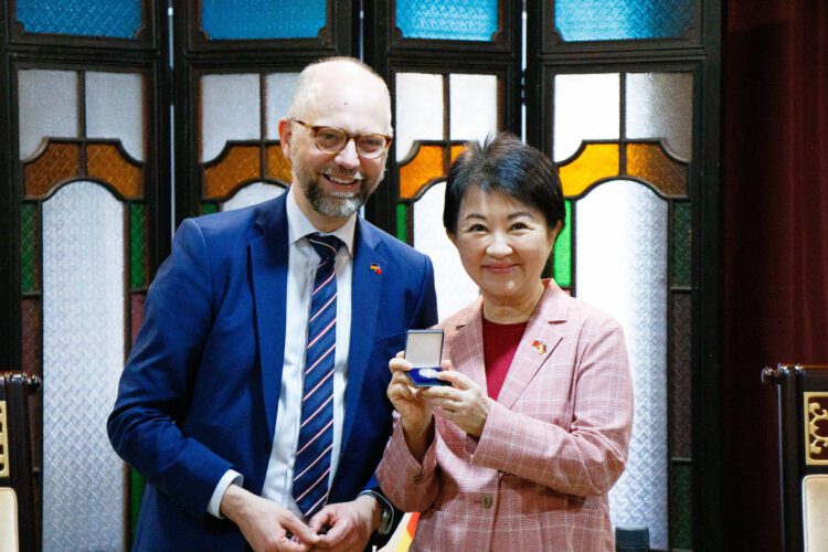 德國國會友台小組主席徐德分率團拜會中市府-盧市長：「天涯若比鄰」-盼深化台德產業合作