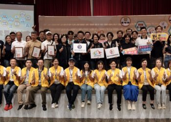 中市辦理「室內裝修職業探索暨徵才會」-國際技能競賽國手親自指導雙未青年體驗技能