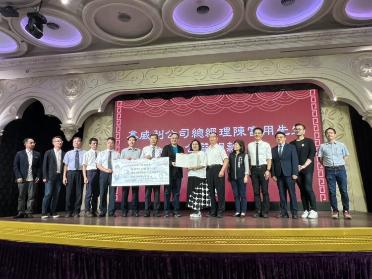 助弱勢學生安心就學！-鑫威利股份有限公司捐贈台中市百萬助學金-鄭副市長：感謝攜手支持教育