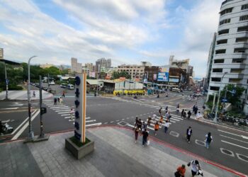 中市打造「人本安全、車流順暢」交通新典範-行人優先號誌累計千處、行車號誌6,658處全國最多