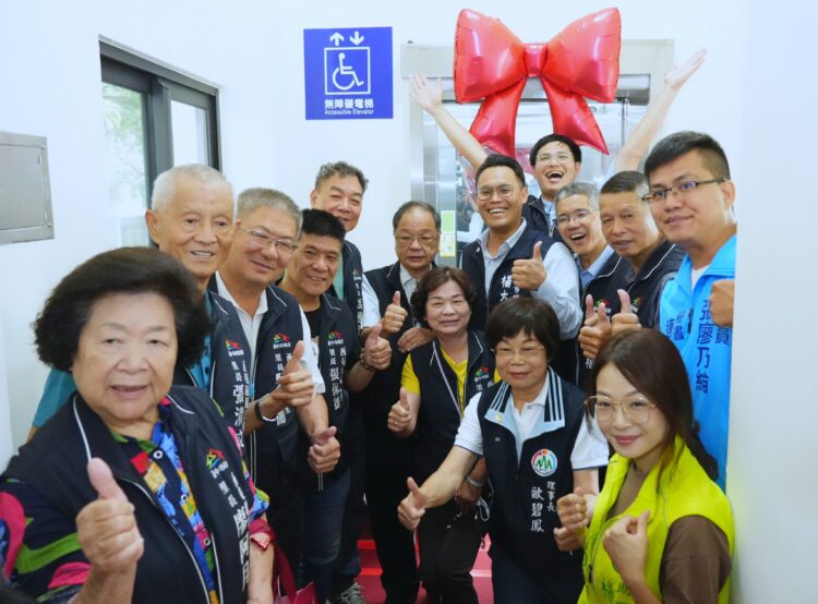 等待36年圓夢!-中市西屯區福安里兒童暨老人活動中心電梯啟用-民政局長:打造全齡共享友善空間