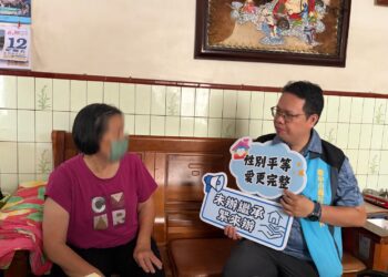 志工關懷送粽香！-龍井地政攜手華山基金會守護長輩-推廣平權繼承與防詐守產
