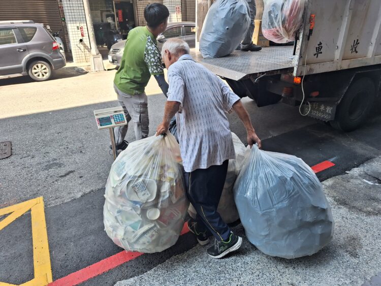 守護資收個體戶!-中市端午溫情送暖-兼顧生活與安全防護