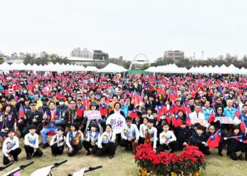 彰縣府元旦升旗 迎接新年 四千多位鄉親攜手歡慶元旦