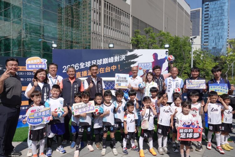 台中瘋世足!捷運市政府站足球打卡區亮相 7月直播派對熱血登場
