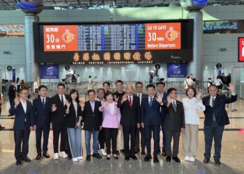 韓國瑜率跨黨派國會代表團啟程訪美　鄭副市長送上祝福：盼台美合作為產業開新局