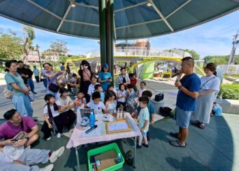 跟著專家走進獨角仙世界！-中市建設局辦東勢獨角仙公園生態導覽-親子近距離觀察昆蟲