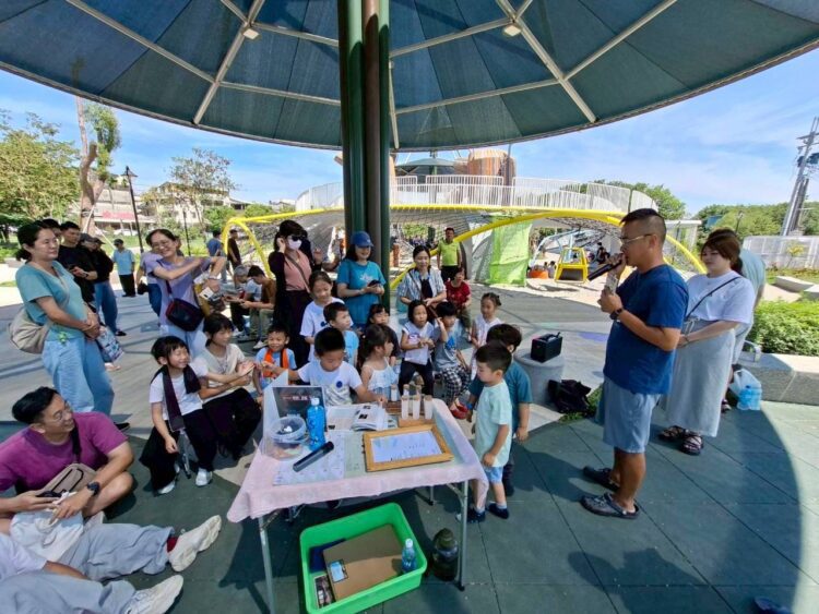 跟著專家走進獨角仙世界!-中市建設局辦東勢獨角仙公園生態導覽-親子近距離觀察昆蟲